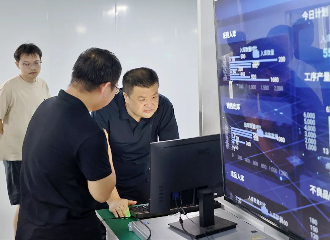 伊文斌调研制造业数字化转型工作